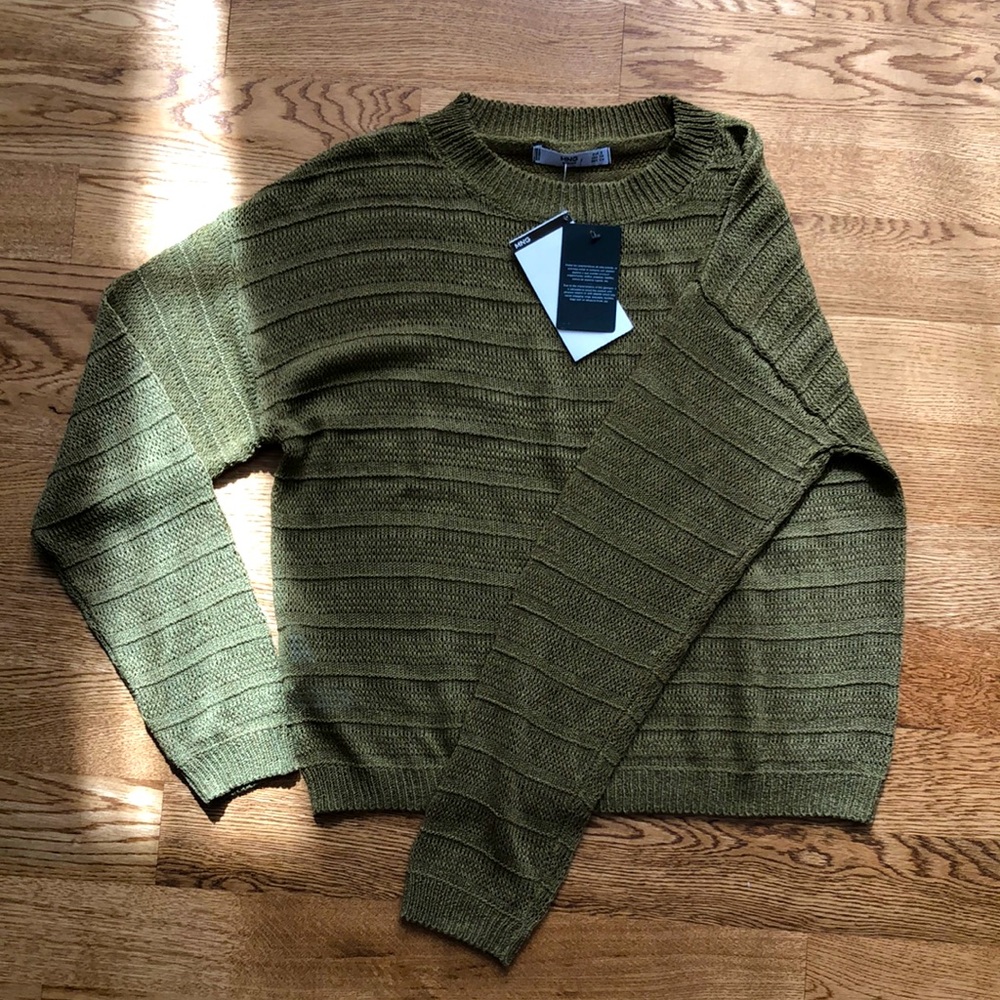 Moss Green, MANGO, XS sweater—summer perfection 🌞